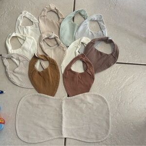 Lot of 11 Dream Gro Neutral colored bandana bibs/ 1 burp cloth.  In VGUC